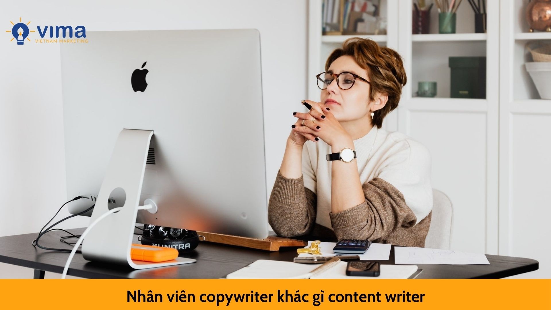 Nhân viên copywriter khác gì content writer?